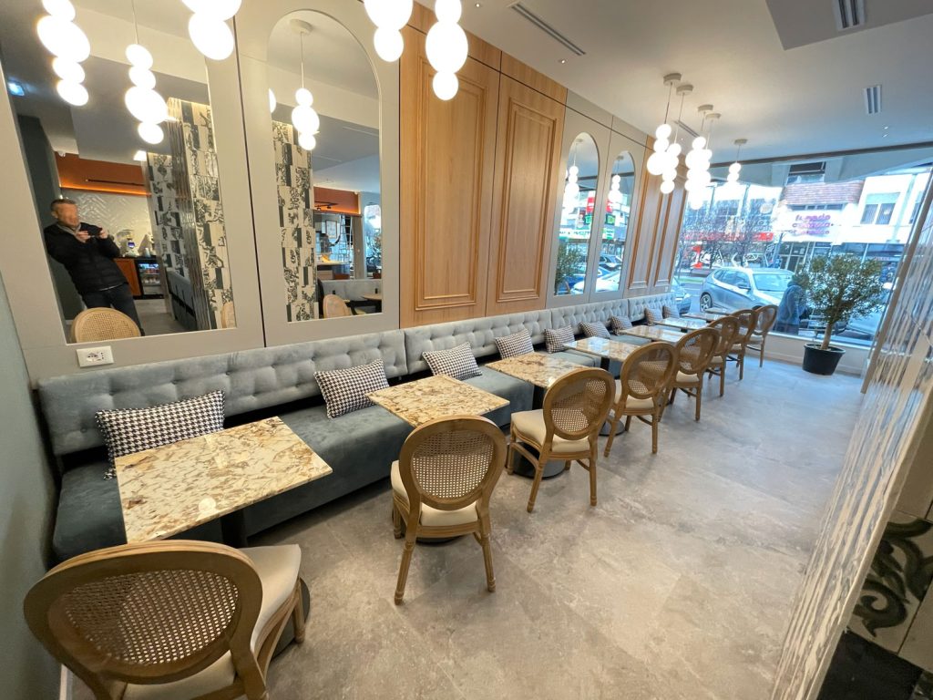 Bancheta-modulara-pentru-toate-tipurile-de-locatii-Horeca-la-comanda-Bacau